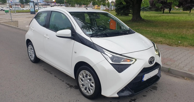 Toyota Aygo cena 47999 przebieg: 53000, rok produkcji 2021 z Knurów małe 92